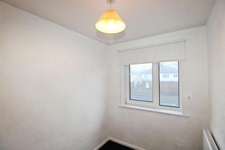3 bedroom end of terrace house to rent - Photo 2