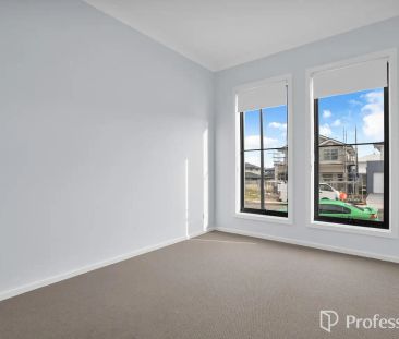 “Modern Family Home in Box Hill” - Photo 2