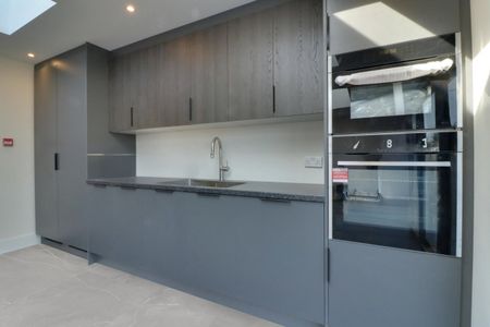 Room 2 - Carlton Avenue, Harrow, HA3 - Photo 2