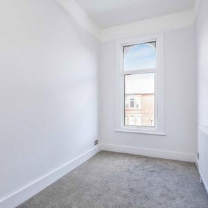 3 bedroom flat to rent - Photo 2