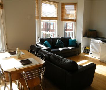 5 bedroom semi-detached house to rent - Photo 2