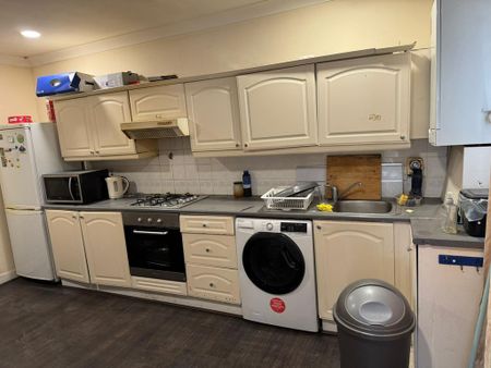 2 bedroom end of terrace house to rent - Photo 5