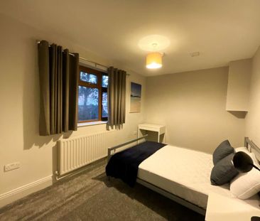 1 bedroom in a house share to rent - Photo 2