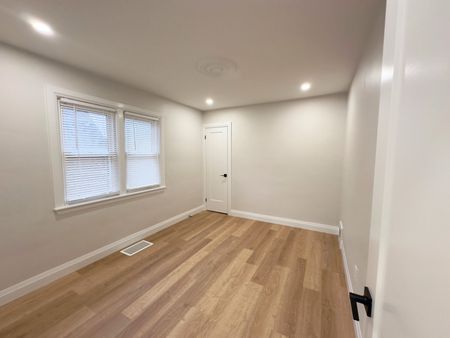 For Lease - 232 Rodgers Road, Hamilton, Ontario - Photo 3