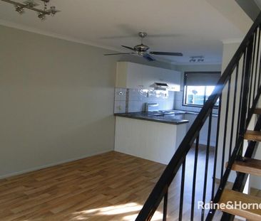 2/196 AUCKLAND STREET, South Gladstone, QLD 4680 - Photo 3