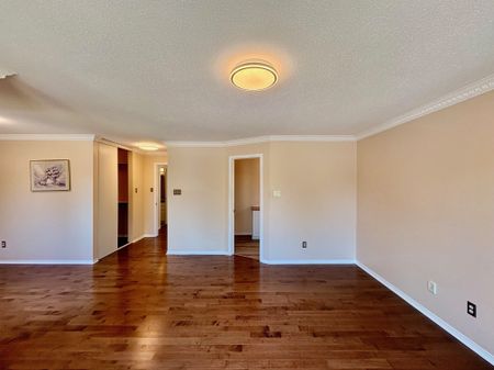 For Lease - 52 Collington Street, Barrhaven, Ontario - Photo 4