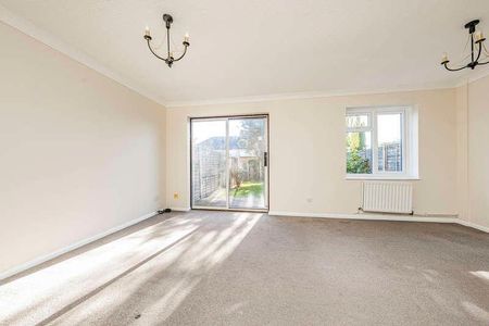 Chiltern Court , Widmore Road, UB8 - Photo 4