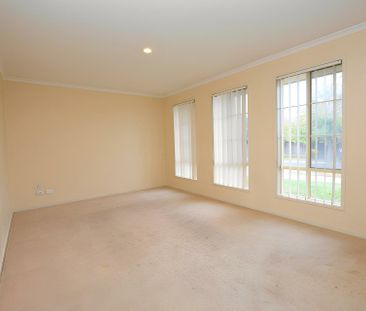 8 The Glade, Hampton Park VIC - Photo 6