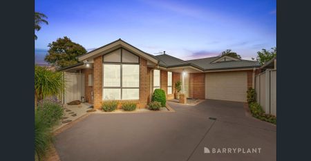 IMMACULATE TOWNHOUSE IN PRIME LOCATION - Photo 2