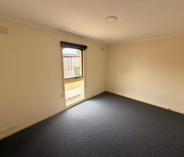 TWO BEDROOM UNIT IN NEWCOMB - Photo 4