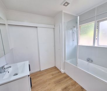 Freshly Renovated brick and tile! - Photo 2