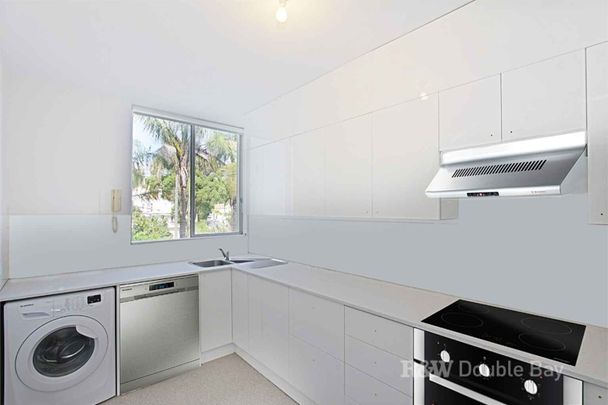 Peaceful, Spacious Apartment with Tranquil Views - Photo 1