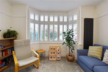 4 bedroom semi-detached house to rent - Photo 2