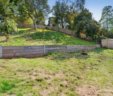 11 Landscape Drive, MOOROOLBARK - Photo 2