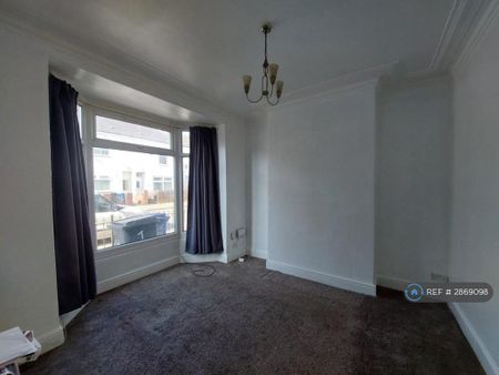 4 bedroom end of terrace house to rent - Photo 3
