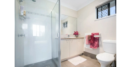 Spacious Family Home in a Peaceful Carindale Pocket - Photo 2