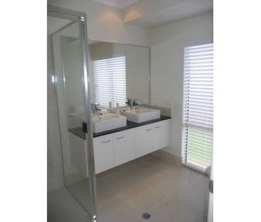 17 Catamaran Circuit, Trinity Beach - Photo 3