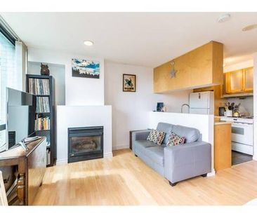 Superb Studio plus Den in heart of Vancouver DT - Photo 3