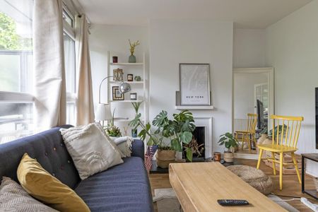 2 bedroom flat to rent - Photo 2