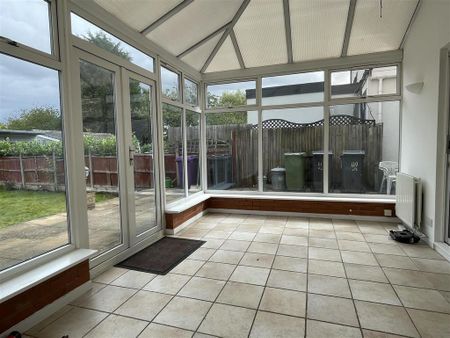 5 bedroom detached house to rent - Photo 3