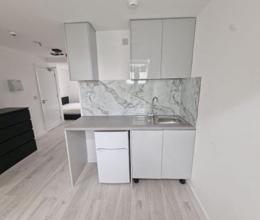 Studio to rent - Photo 1