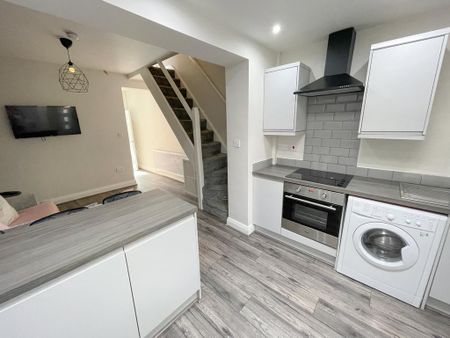 3 bedroom terraced house to rent - Photo 3