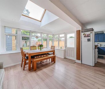 4 bedroom semi-detached house to rent - Photo 2