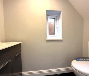 3 bedroom semi-detached house to rent - Photo 6