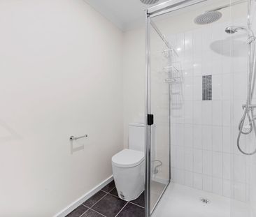 Elegant and spacious living in secure Jenin Gardens - Photo 6