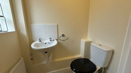 2 bedroom end of terrace house to rent - Photo 4