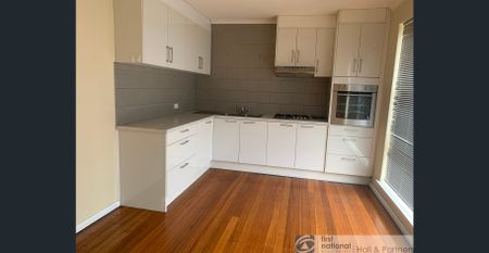 Townhouse in a Quiet Street - Photo 4