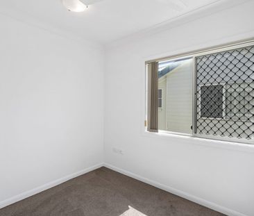 Open plan living area with A/C - Photo 3