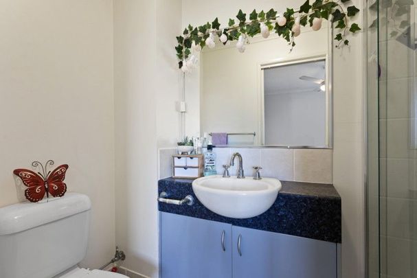 Private Room with Ensuite in Fully Furnished Share Apartment - Photo 1