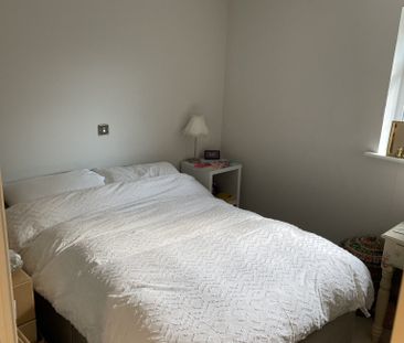 Modern 2 bed ground floor apartment to let in Camberley - Photo 3