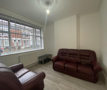 4 bedroom terraced house to rent - Photo 1