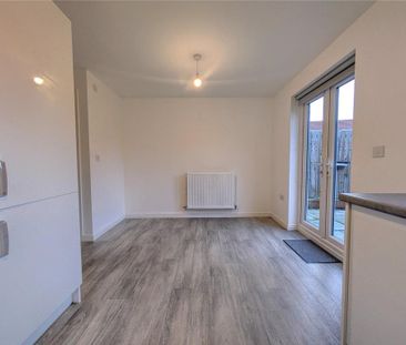 3 bedroom semi-detached house to rent - Photo 2