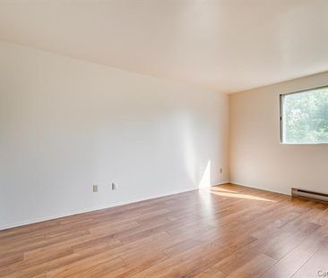 5025 Boul. des Sources, #302 - Photo 1