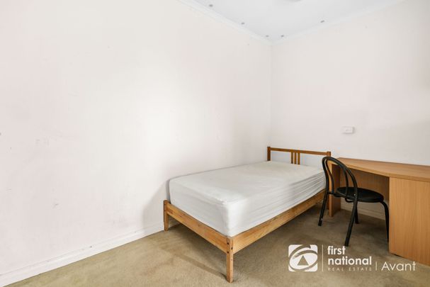 Stylish Furnished Studio in the Heart of Melbourne - Photo 1