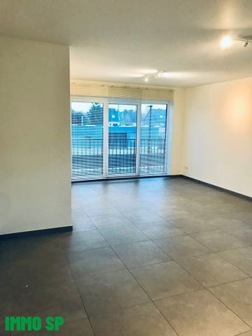 Centraal gelegen recent, lichtrijk appartement met 2 slaapkamers - Photo 5