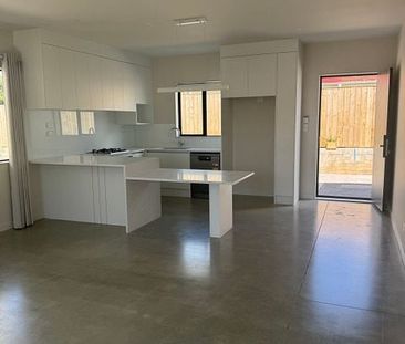 Brand new townhouse close to RoyalOak Mall - Photo 2