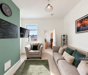1 bedroom in a house share to rent - Photo 1