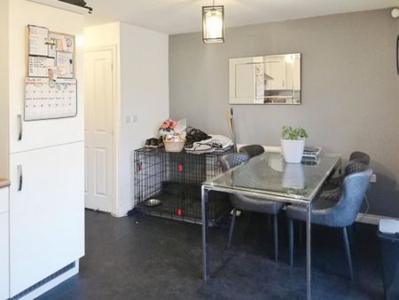 3 bedroom semi-detached house to rent - Photo 3