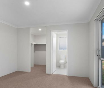 Refined Family Living In Yanchep - Photo 3