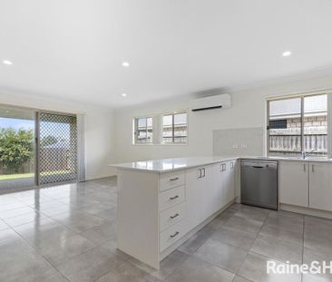 Modern Four Bedroom Family Home with Additional Lounge Area - Photo 6