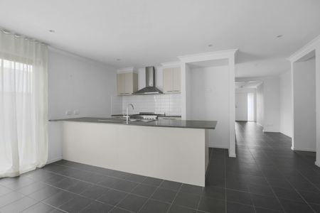 Spacious & Modern Family Home - Photo 5