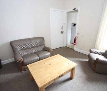 3 bedroom flat to rent - Photo 2