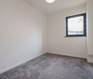 Apartment in Grosvenor House, Warwick Square - Photo 2