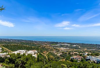 Luxury Villa for rent in Marbella Del Este, Andalusia