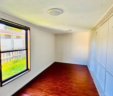 Spacious 3-Bedroom Home with Study & Large Yard - Photo 5