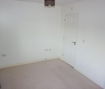 3 bedroom link detached house to rent - Photo 2
